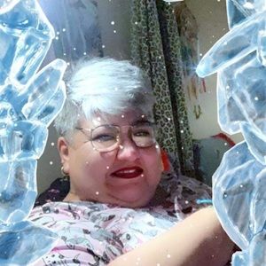 Meet your Posher, Dina